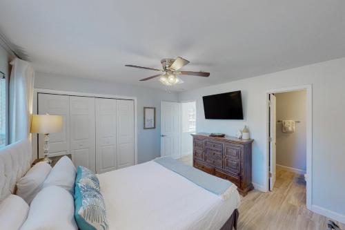 a bedroom with a bed and a ceiling fan at Summer Lake Townhomes 1 in Destin
