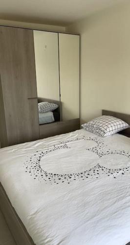Postel nebo postele na pokoji v ubytování Appartement la panne Vue laterale sur mer
