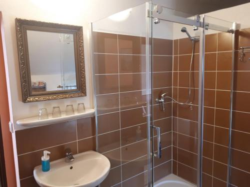Koupelna v ubytování Chalupa, 3x apartmány, 11 lůžek.