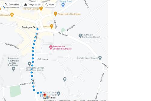 a map showing the approximate location of the new synagogue at Double room for One Person in 3 beds flat in London