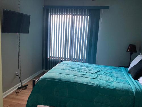 Katil atau katil-katil dalam bilik di Irises House - private room in home