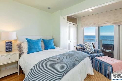 a bedroom with a bed and a view of the ocean at Malibu Road Beachfront Charmer in Malibu