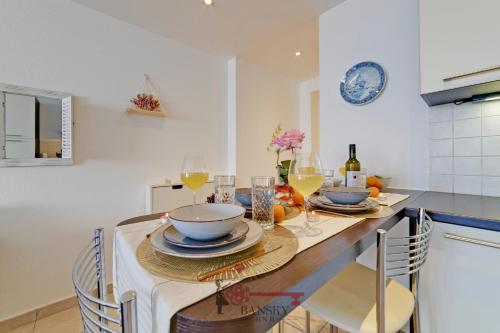 Galería fotográfica de 'Cuore di Rose' Parking - Welcome Set, Netflix, for 4 Persons -By EasyLife Swiss en Breganzona