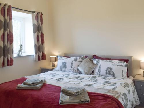 Un pat sau paturi într-o cameră la Uk7385 - Chaff House
