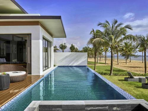 Hồ bơi trong/gần Mövenpick Villas & Residences Phu Quoc