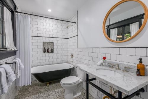 The Venice Beach House photo 40