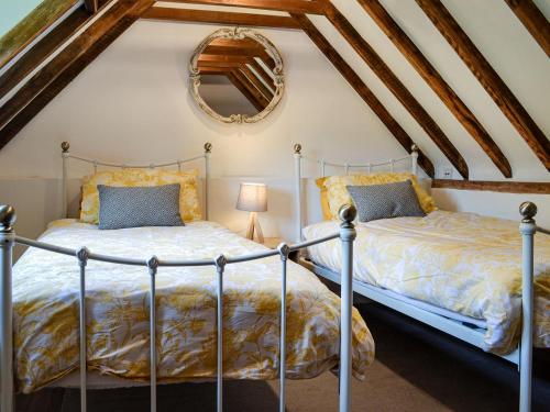 Кровать или кровати в номере The Old Thatched Cottage