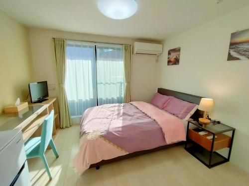 Tempat tidur dalam kamar di KIKI HOUSE 新小岩