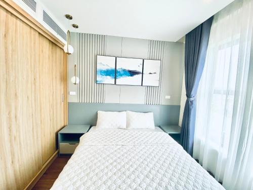 a bedroom with a bed and a tv on the wall at Glese Balcony Seaview Apartment - FLC Sea Tower Quy Nhon in Quy Nhon