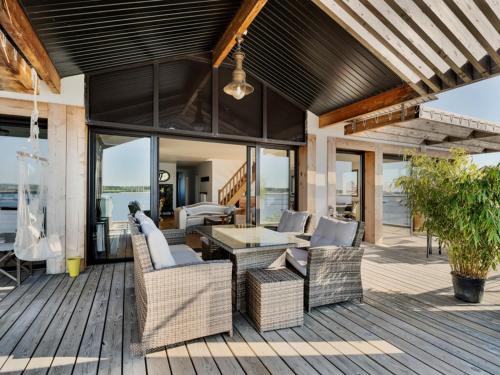 Imagen de la galería de Arcachon - Aiguillon - T5 Charmant avec Terrasse, Parking Sécurisé et WiFi - FR-1-319-404, en Arcachon