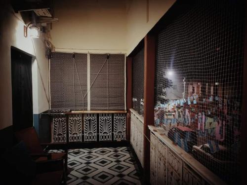 a room with a window and a wall at OH Kolkata - Sutanuti Homestay in Kolkata