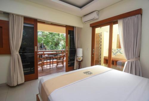 a bedroom with a bed and a balcony at La Bella - Hotel Villa & Spa in Gili Trawangan