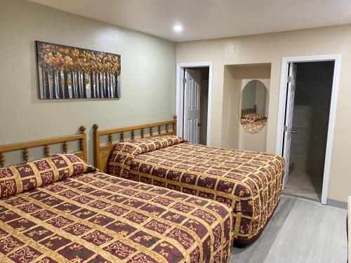 Ένα ή περισσότερα κρεβάτια σε δωμάτιο στο City Center Motel
