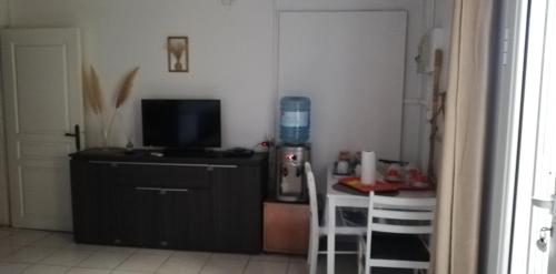 Televisyen dan/atau pusat hiburan di La CAZ A NOU