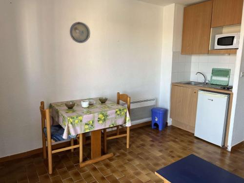 Studio Centre avec Piscine, Balcon et Proximité Plage, 2 Personnes