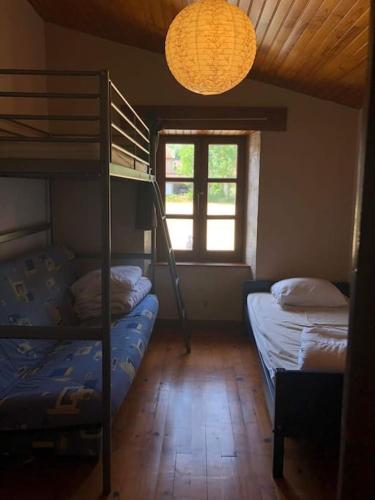 Ένα ή περισσότερα κρεβάτια σε δωμάτιο στο Petite Maison à la campagne