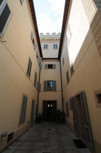 an alleyway between two buildings with a door open at Villa Torricelli Scarperia - Il Giardinetto Residence in Scarperia