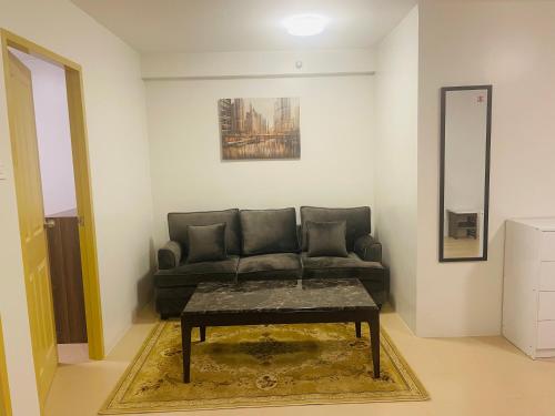 Posezení v ubytování Two Bedroom Condo unit with river view