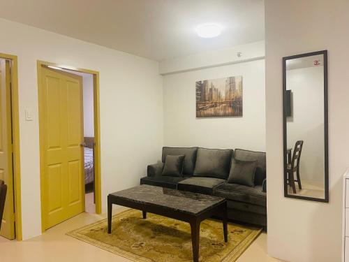 Posezení v ubytování Two Bedroom Condo unit with river view
