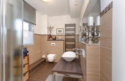 a bathroom with a sink and a toilet in it at Bahnhof Droyßig - Übernachten im Denkmal in Droyßig