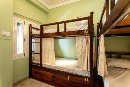 Una cama o camas en una habitación de Hostel Mantra