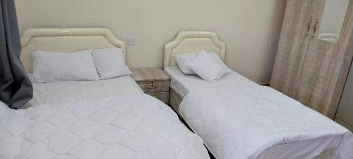 Postel nebo postele na pokoji v ubytování Reef Alhamra