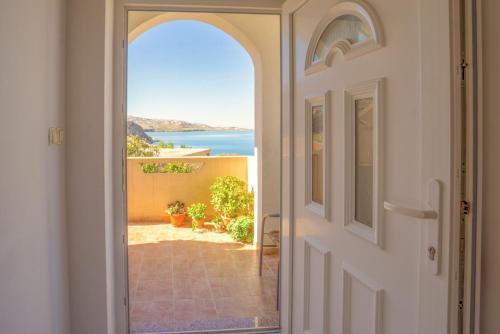 Gallery image of Apartment and Room Bacic in Metajna