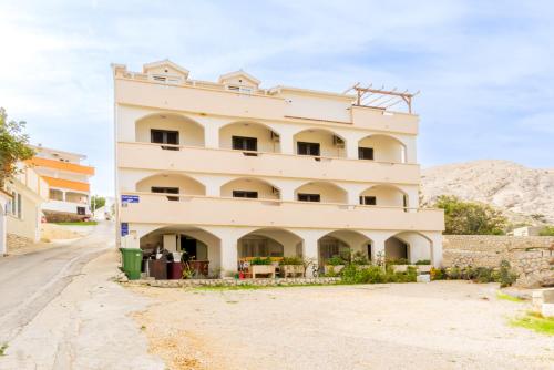 Gallery image of Apartment and Room Bacic in Metajna