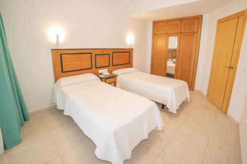 Katil atau katil-katil dalam bilik di Hotel Apartamentos Pyr Fuengirola
