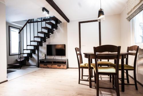 Area soggiorno di Cabin Guesthouse with free parking