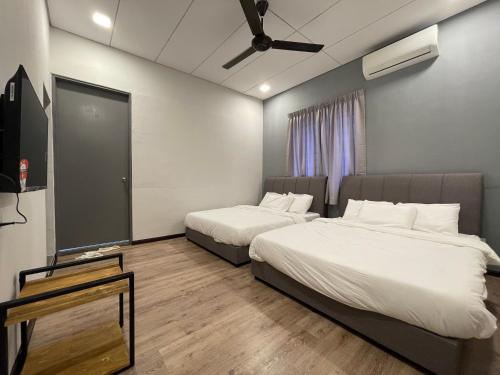 Katil atau katil-katil dalam bilik di -NEW- 16Px V Kids Pool n KTV n Jacuzzi n Billiard near USM n Penang Bridge