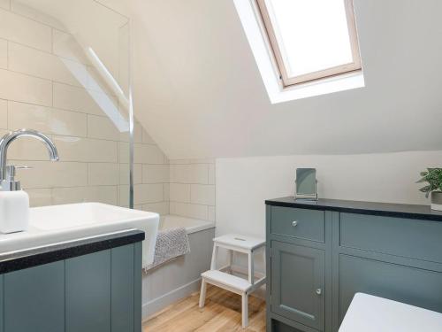 a bathroom with a sink and a bath tub at Meadow View in Swafield