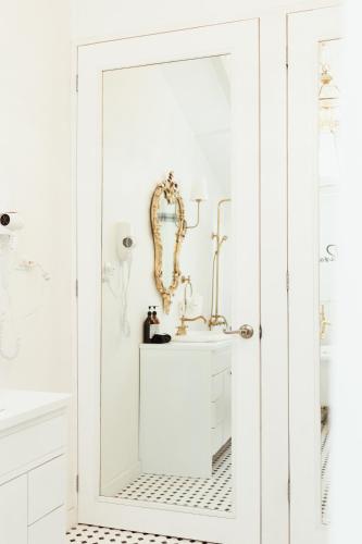 a bathroom with a mirror and a sink at La Villa de Adelina in Ensenada
