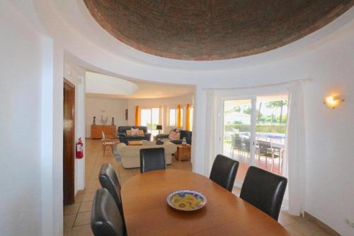 Traditional Portuguese Villa 5 Bedrooms Villa Girassol Prime Location