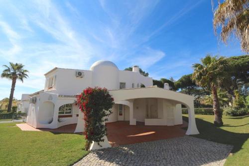 Traditional Portuguese Villa 5 Bedrooms Villa Girassol Prime Location