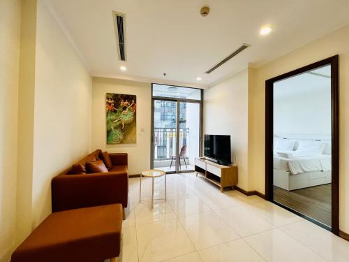 Μια τηλεόραση ή/και κέντρο ψυχαγωγίας στο Vinhomes Landmark 81 Apartments- Christine Home