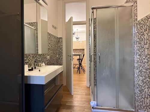 A bathroom at Eclectic Space Padova two apartments