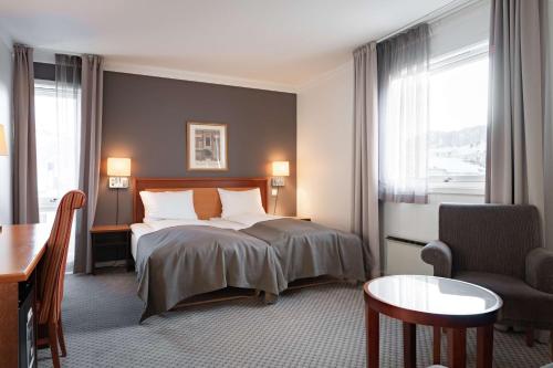 Un pat sau paturi într-o cameră la Scandic Bergen City