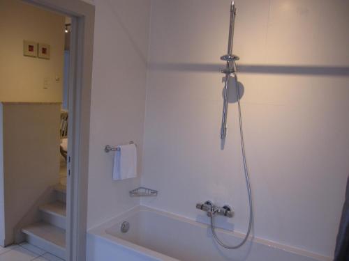 Ένα μπάνιο στο Bonobo Apartments