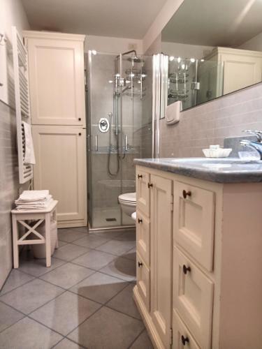 Un baño de Suite Latina - San Leonardo