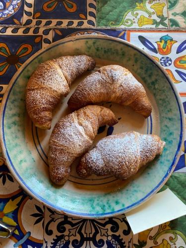 a bowl filled with pastries on top of a table at Feudo Bauly in Palazzolo Acreide