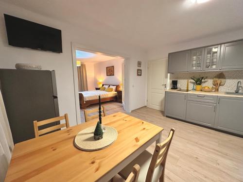 a kitchen and dining room with a wooden table in a room at CASA 9 in Ferihaza