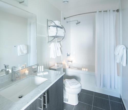 Koupelna v ubytování Liberty Suites