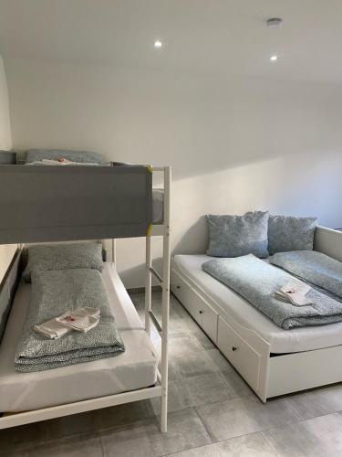 Кровать или кровати в номере Greenhome Lörrach -Ihre Unterkunft im 3-Ländereck-