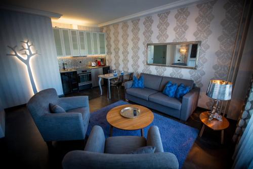 a living room with a couch and chairs and a table at Hotelli Olof in Tornio