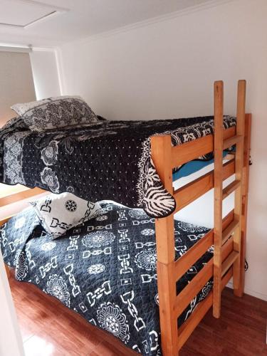 a bedroom with two bunk beds in a room at Cabañas Mediterraneas in Pichidangui
