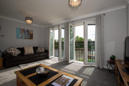 Host & Stay - Blue Bridge View