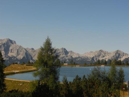 a view of a lake with mountains in the background at Familienbauernhof Imitz, Ferienwohnung in Spital am Pyhrn