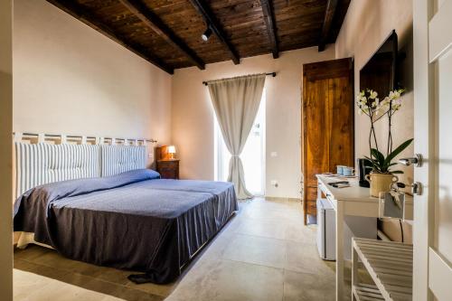 a bedroom with a blue bed and a window at Residenza Mistral in Rende