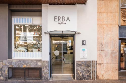 Eine Fassade oder ein Eingang zu BYPILLOW Erba